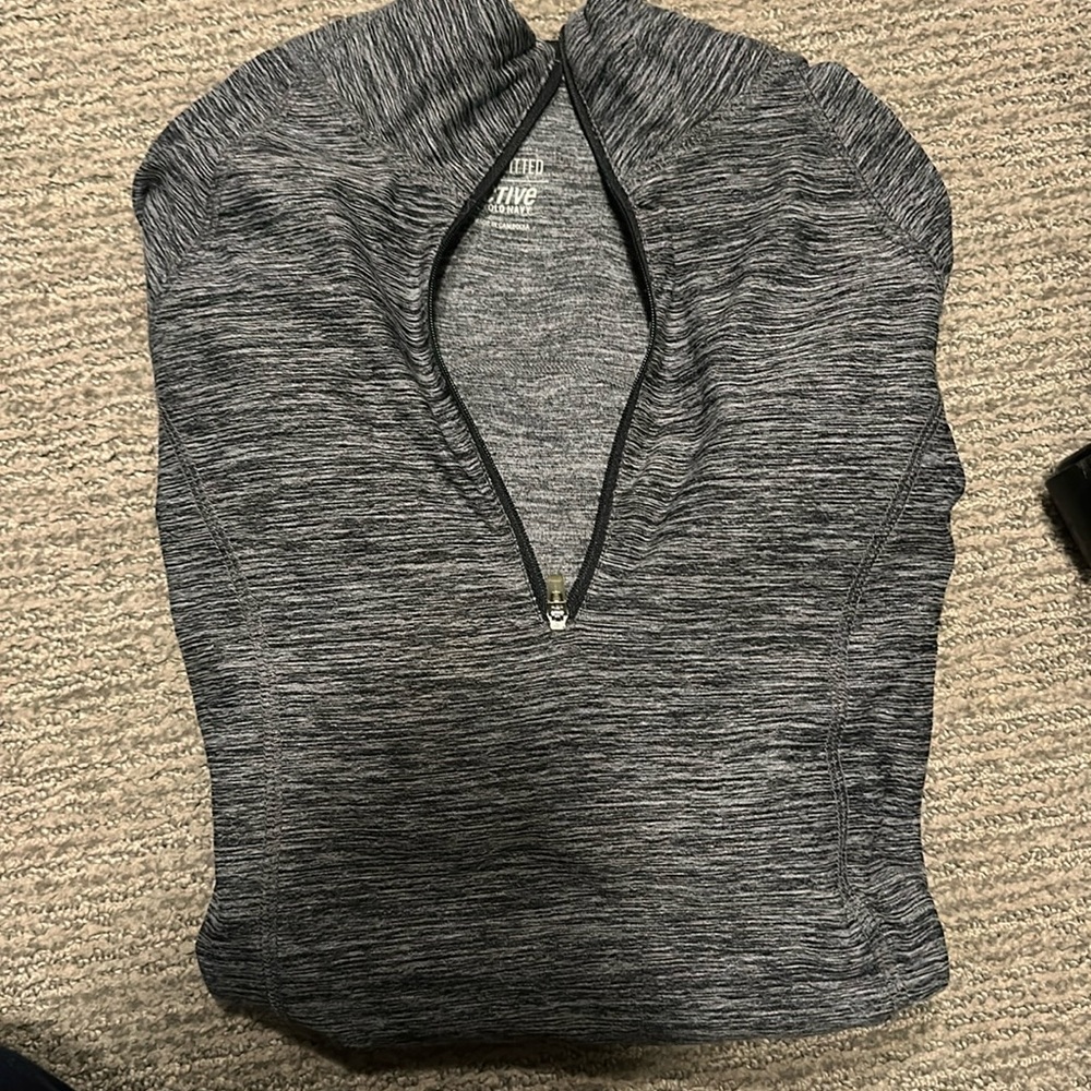 Old Navy Active Wear Semi Fit, good condition barely worn